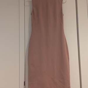 Aritzia Babaton Milton Dress in Mauve Earth